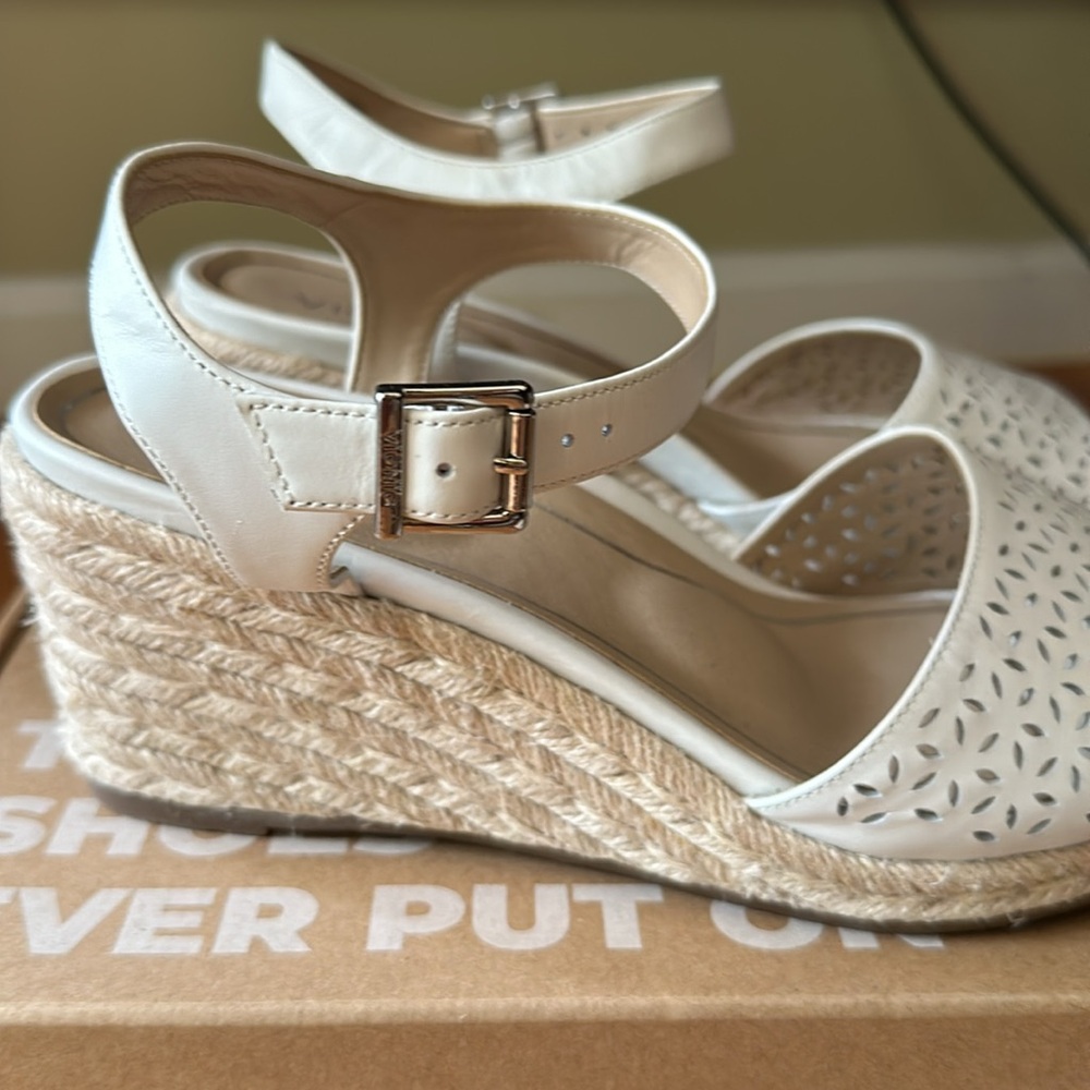 Vionic Wedge Sandals Size 10 - Picture 4 of 6